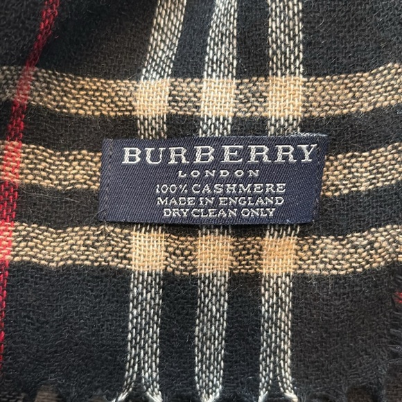 For @_xoxogossipgirl - Burberry 100% Cashmere Scarf - Picture 5 of 5